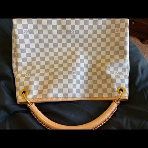 Louis Vuitton Artsy MM-Damier Azur handbag.